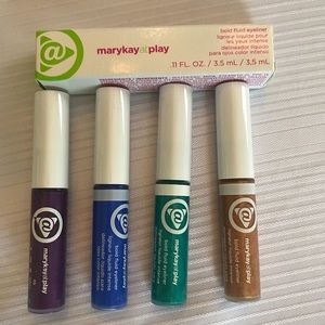 Liquid Eyeliner. Jelly Lip Gloss. crayon lips!